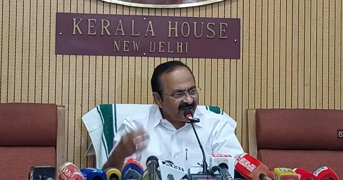 "മുനമ്പത്ത് നിന്നും ആരെയും ഇറക്കിവിടില്ല; നികുതിയടയ്ക്കാൻ സംവിധാനമൊരുക്കും, ഭൂമിയിൽ പൂർണാവകാശം വാങ്ങിച്ചുകൊടുക്കും"; മുഖ്യമന്ത്രി വി.ഡി. സതീശൻ