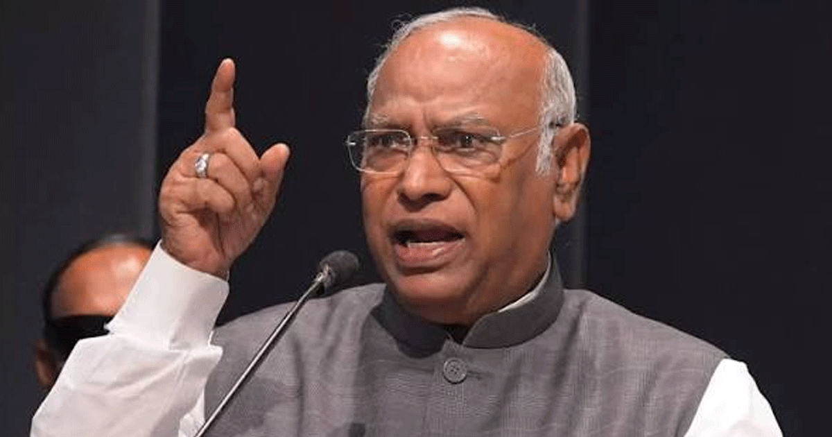 ജനങ്ങളുടെ വോട്ടവകാശം സംരക്ഷിക്കാന്‍ 'ഇന്ത്യ' സഖ്യം ഗാന്ധി സ്മാരകത്തിലേക്ക്; മോദിക്കും അമിത് ഷായ്ക്കും നല്ല ബുദ്ധി തോന്നാന്‍ പ്രാര്‍ത്ഥിക്കുമെന്ന് മല്ലികാര്‍ജുന്‍ ഖാര്‍ഗെ